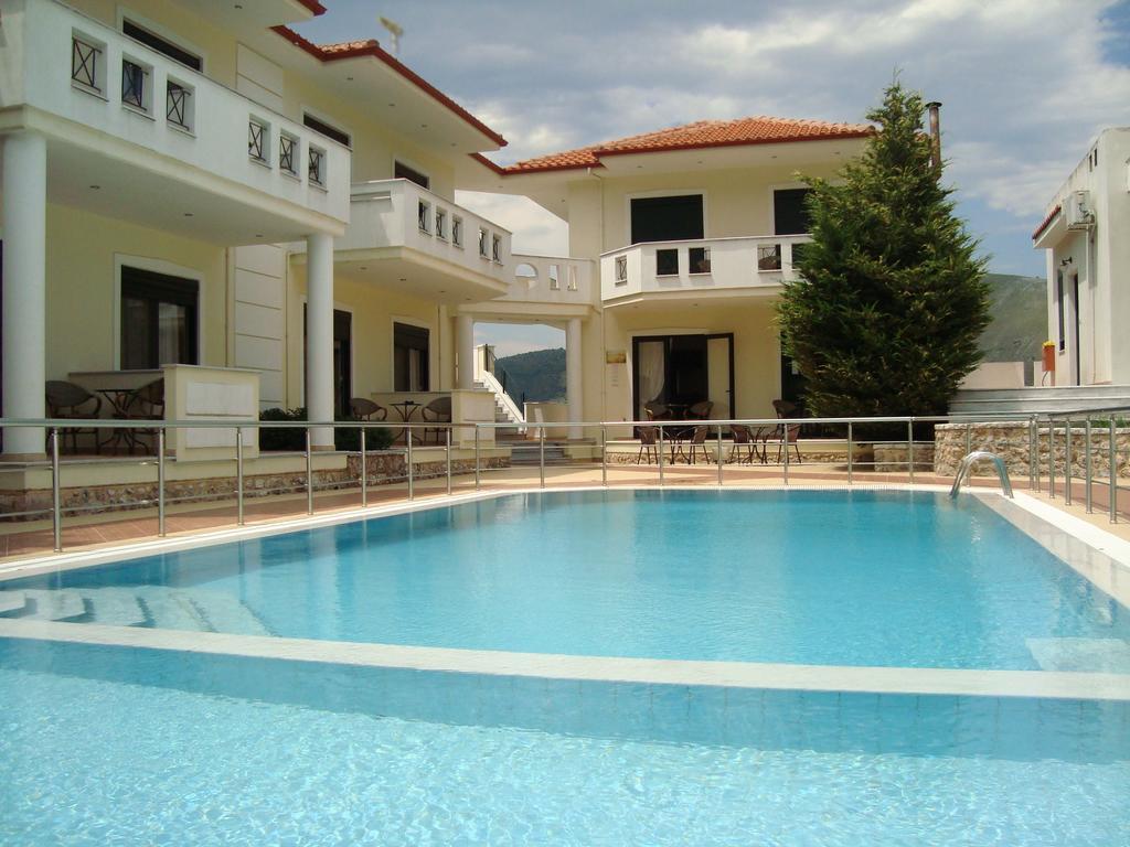 Kourtis Apartment Парамития Екстериор снимка
