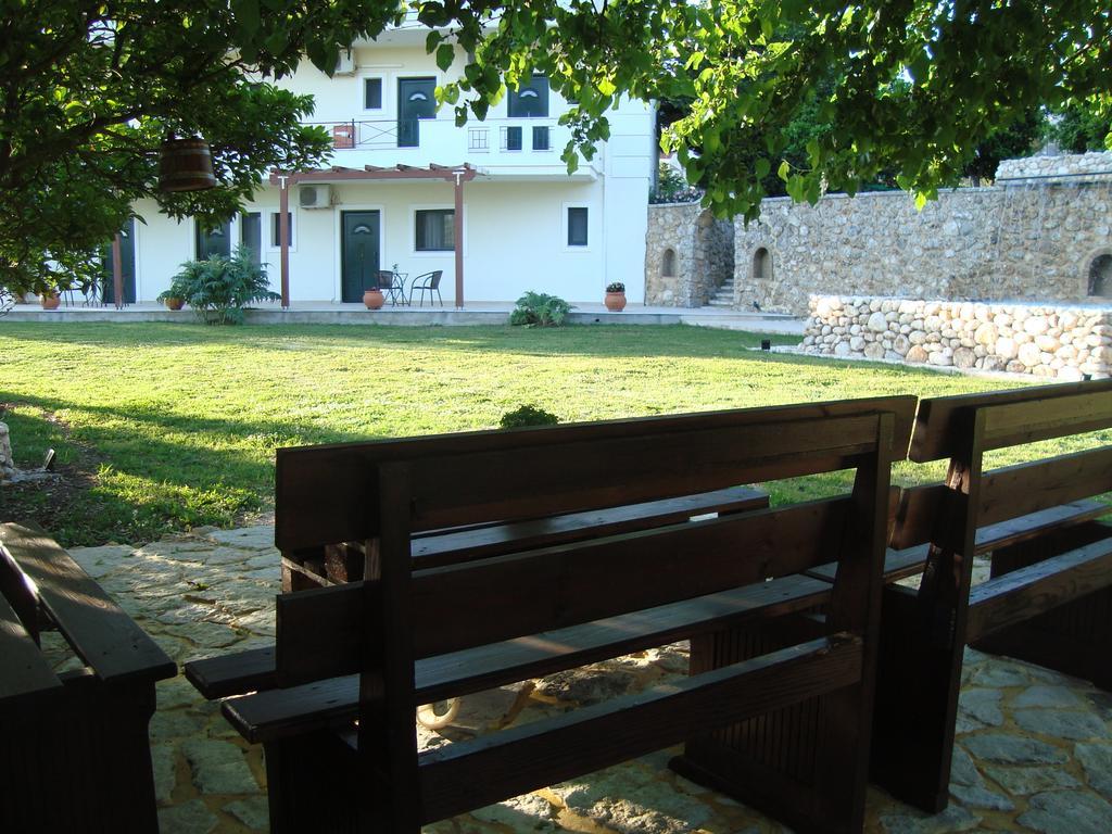 Kourtis Apartment Парамития Екстериор снимка