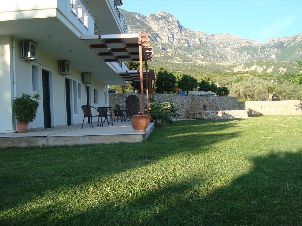 Kourtis Apartment Парамития Екстериор снимка